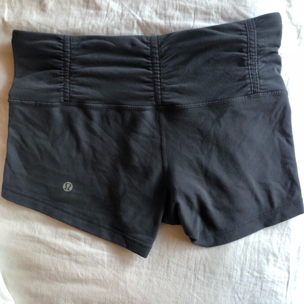 Lululemon 6 gray shortie shorts high waisted yoga